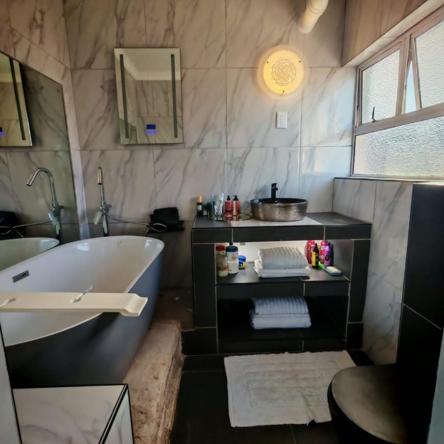 5 Bedroom Property for Sale in Bluff KwaZulu-Natal