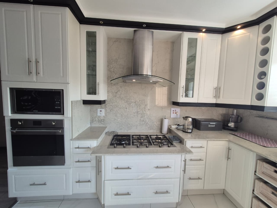 4 Bedroom Property for Sale in Kharwastan KwaZulu-Natal