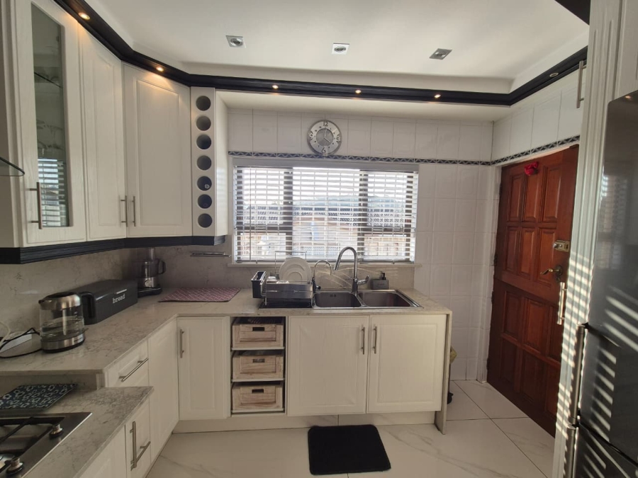 4 Bedroom Property for Sale in Kharwastan KwaZulu-Natal