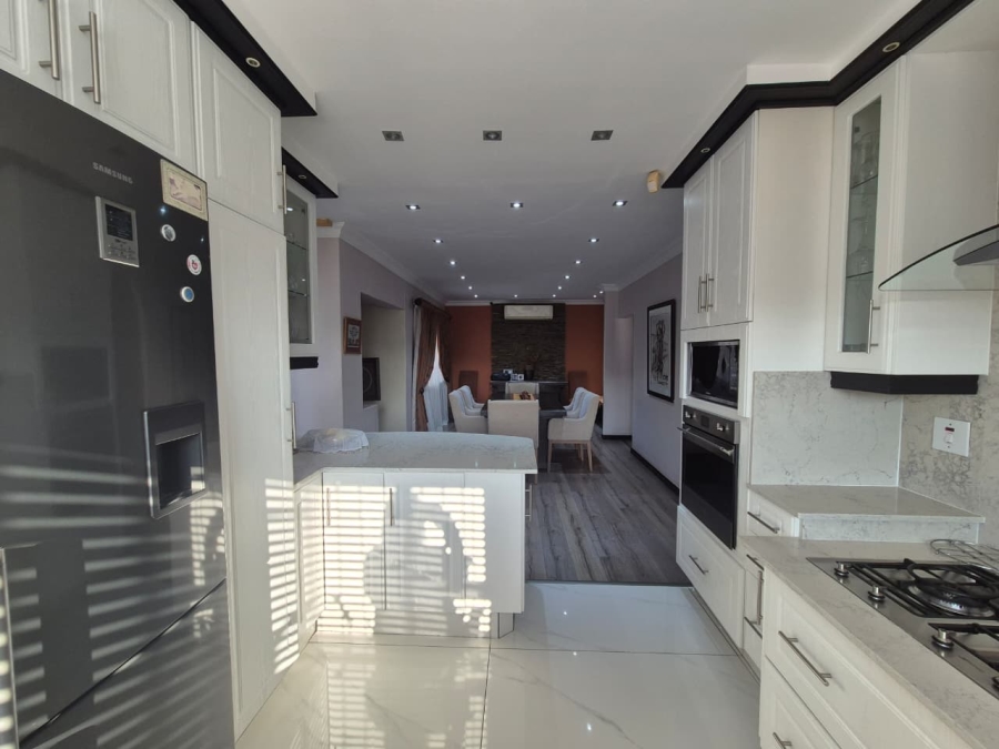 4 Bedroom Property for Sale in Kharwastan KwaZulu-Natal