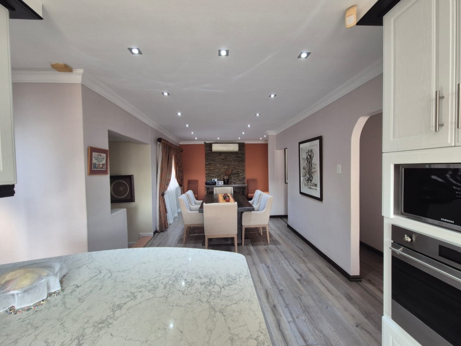4 Bedroom Property for Sale in Kharwastan KwaZulu-Natal