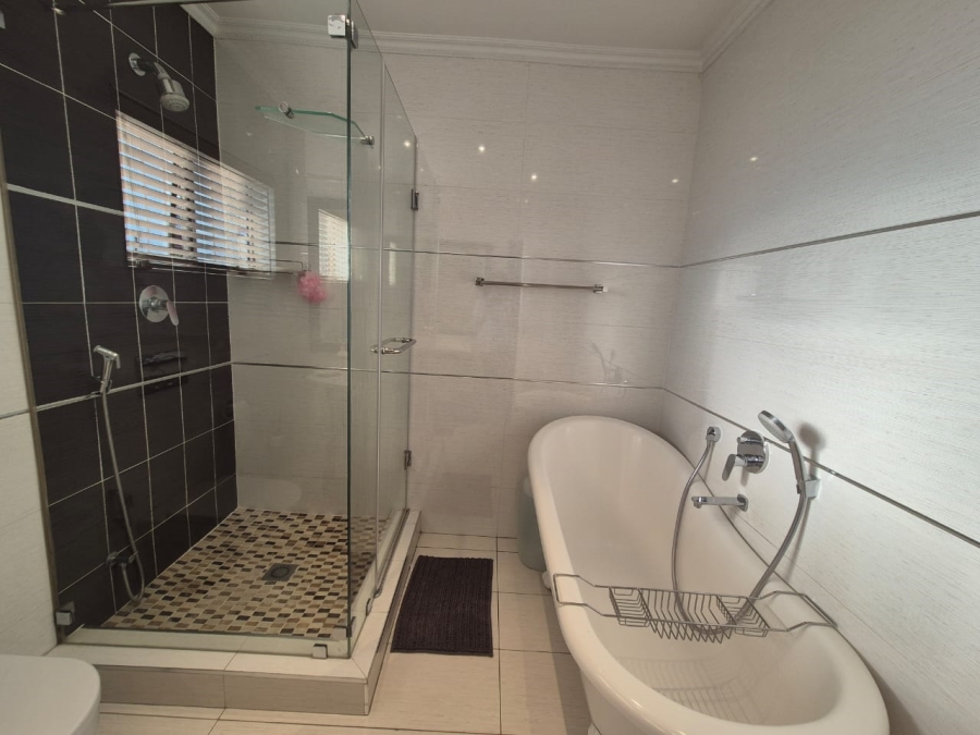 4 Bedroom Property for Sale in Kharwastan KwaZulu-Natal