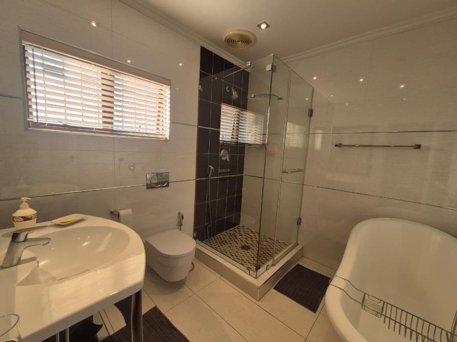 4 Bedroom Property for Sale in Kharwastan KwaZulu-Natal