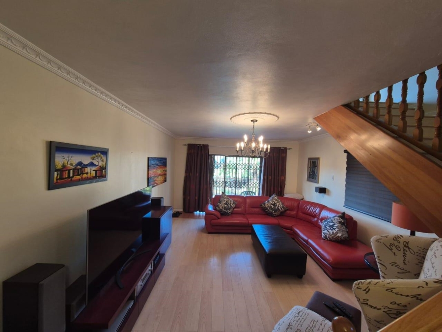 4 Bedroom Property for Sale in Kharwastan KwaZulu-Natal