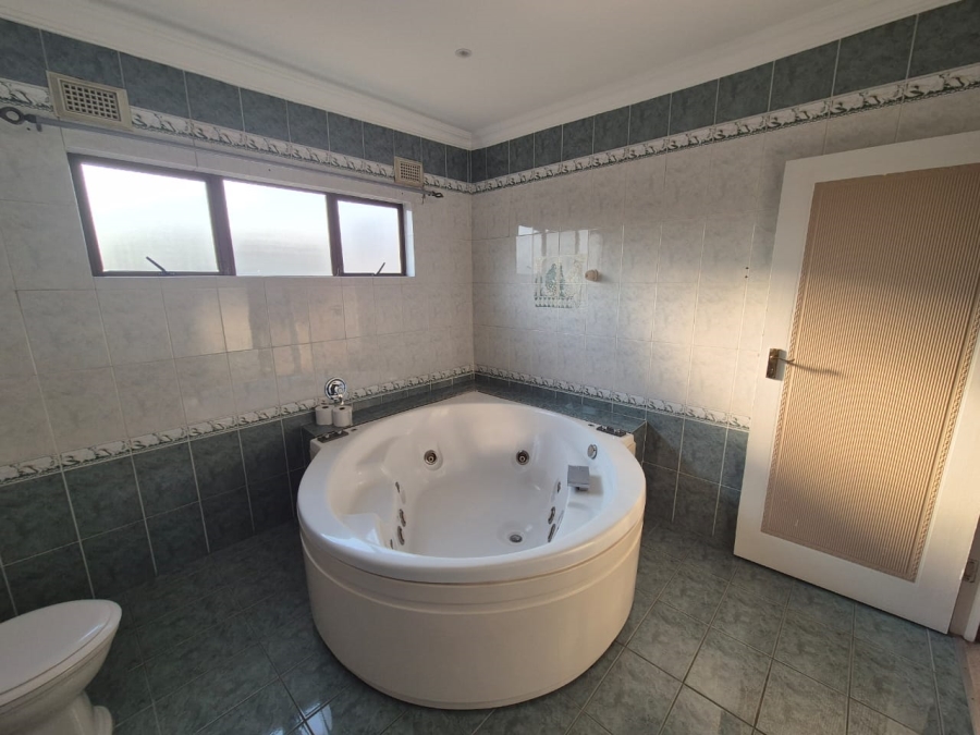 4 Bedroom Property for Sale in Kharwastan KwaZulu-Natal