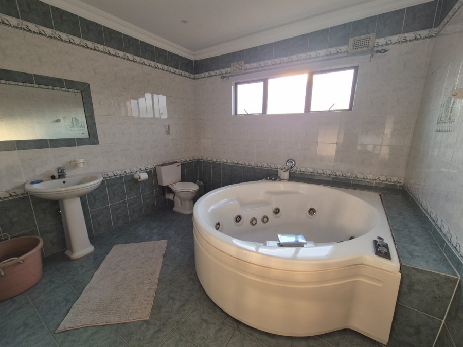 4 Bedroom Property for Sale in Kharwastan KwaZulu-Natal