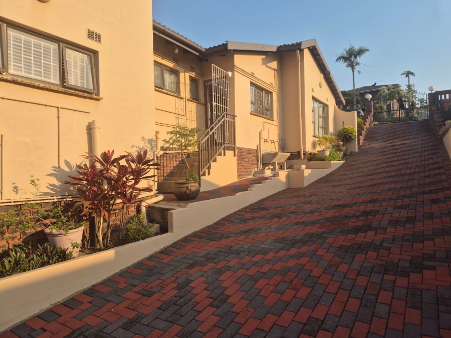 4 Bedroom Property for Sale in Kharwastan KwaZulu-Natal