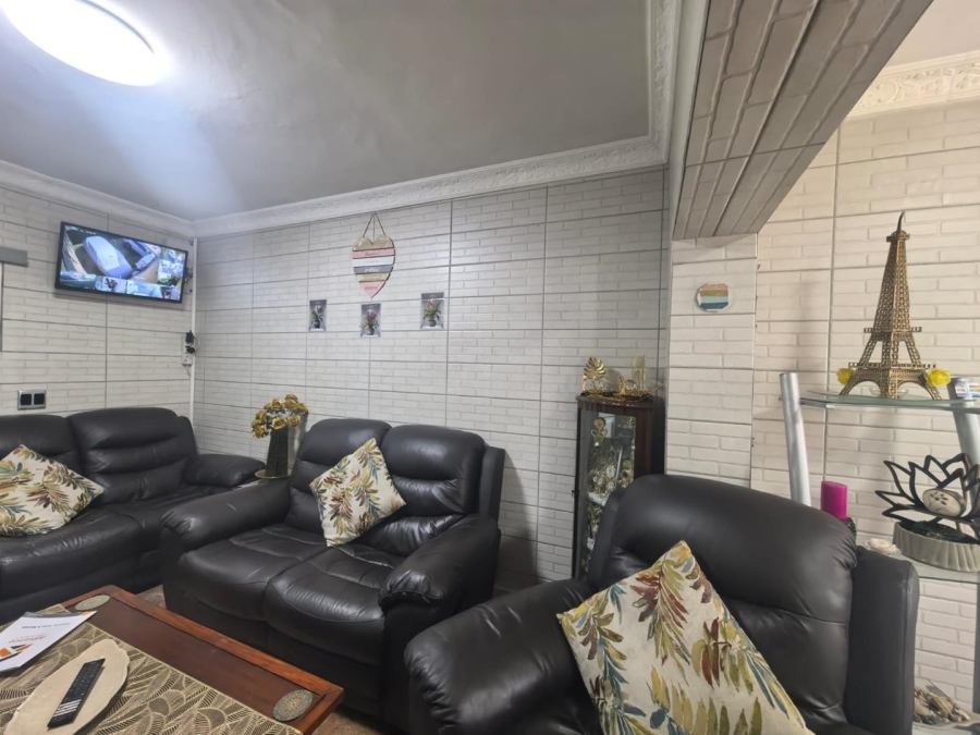 5 Bedroom Property for Sale in Shallcross KwaZulu-Natal