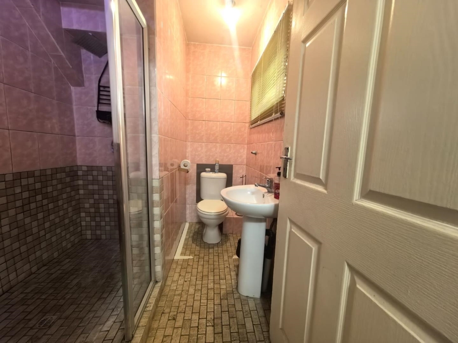 5 Bedroom Property for Sale in Shallcross KwaZulu-Natal