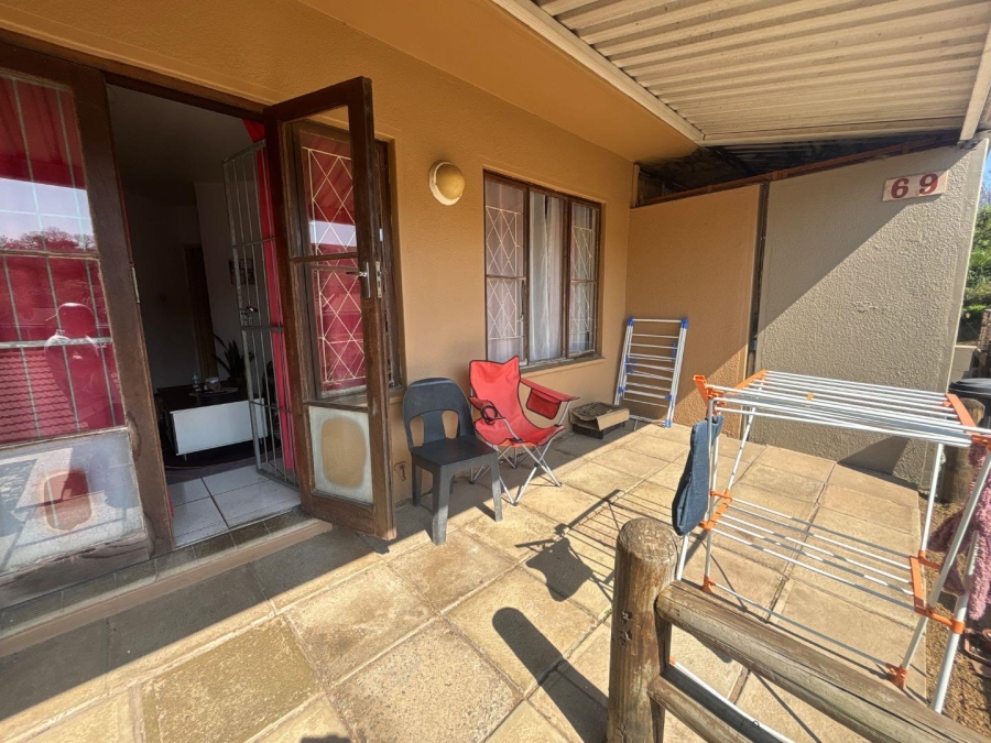To Let 1 Bedroom Property for Rent in Queensburgh KwaZulu-Natal