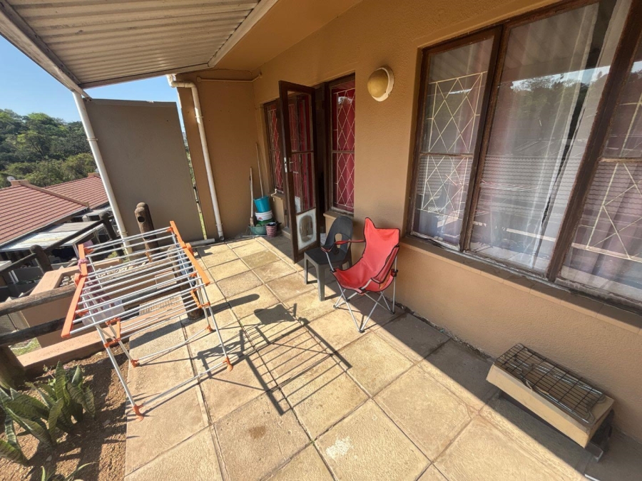 To Let 1 Bedroom Property for Rent in Queensburgh KwaZulu-Natal