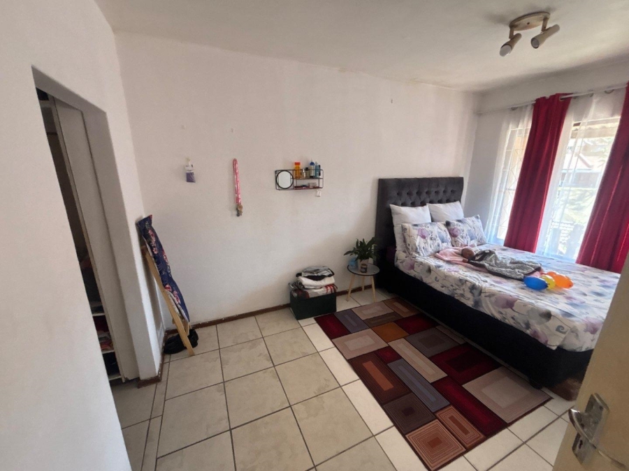 To Let 1 Bedroom Property for Rent in Queensburgh KwaZulu-Natal