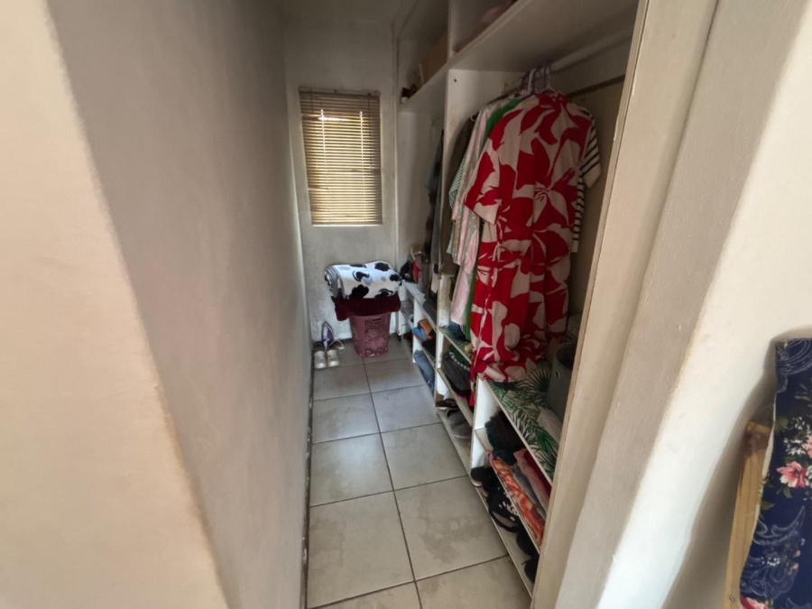 To Let 1 Bedroom Property for Rent in Queensburgh KwaZulu-Natal