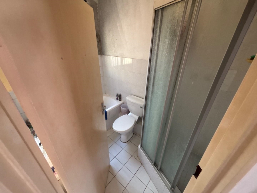 To Let 1 Bedroom Property for Rent in Queensburgh KwaZulu-Natal