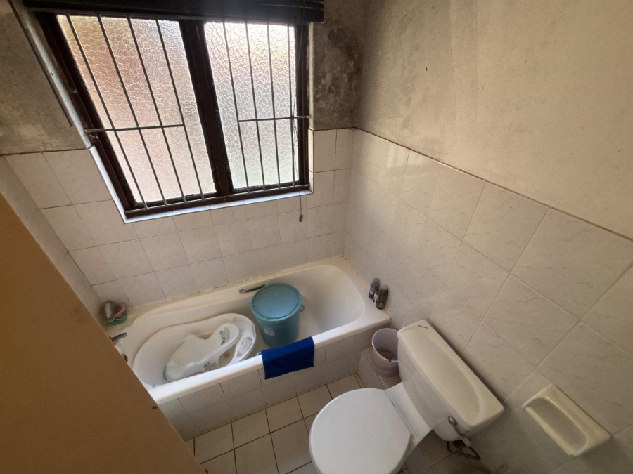 To Let 1 Bedroom Property for Rent in Queensburgh KwaZulu-Natal