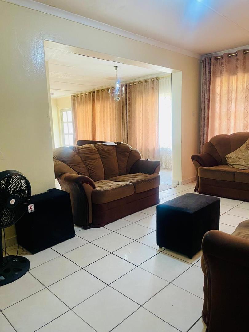 4 Bedroom Property for Sale in Regency Park KwaZulu-Natal