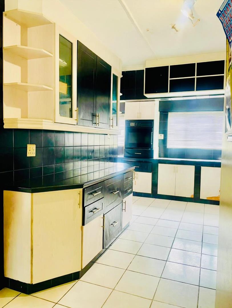4 Bedroom Property for Sale in Regency Park KwaZulu-Natal