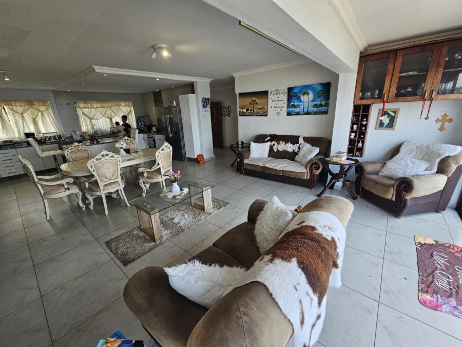 8 Bedroom Property for Sale in Bluff KwaZulu-Natal