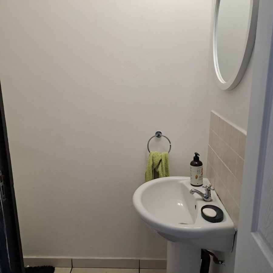 To Let 2 Bedroom Property for Rent in Wildenwide KwaZulu-Natal
