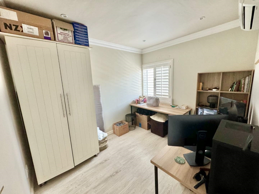 2 Bedroom Property for Sale in Umhlanga KwaZulu-Natal