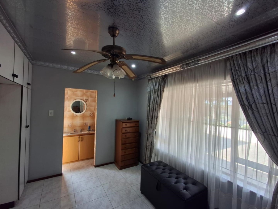 3 Bedroom Property for Sale in Woodhaven KwaZulu-Natal