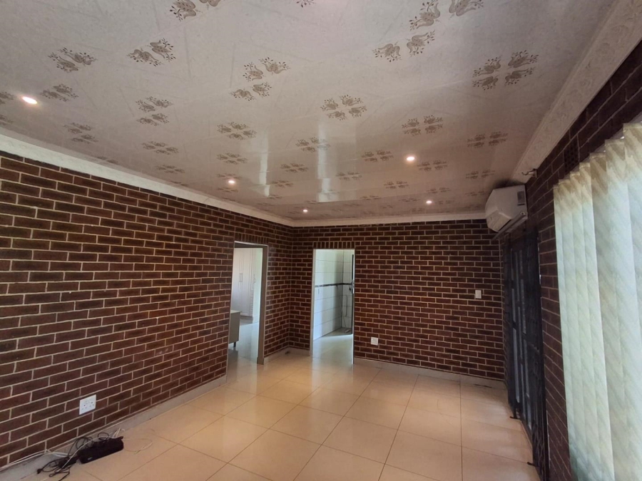 3 Bedroom Property for Sale in Woodhaven KwaZulu-Natal
