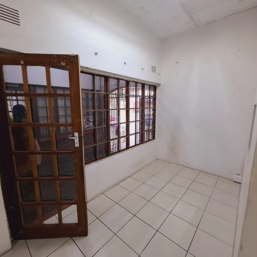 To Let Commercial Property for Rent in Malvern KwaZulu-Natal