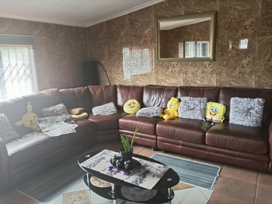 7 Bedroom Property for Sale in Phoenix KwaZulu-Natal