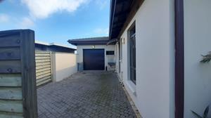 To Let 3 Bedroom Property for Rent in Palm Lakes Estate KwaZulu-Natal