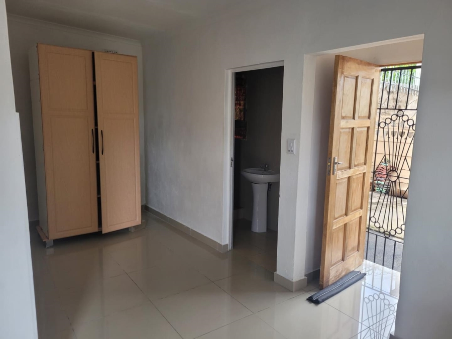 1 Bedroom Property for Sale in Havenside KwaZulu-Natal