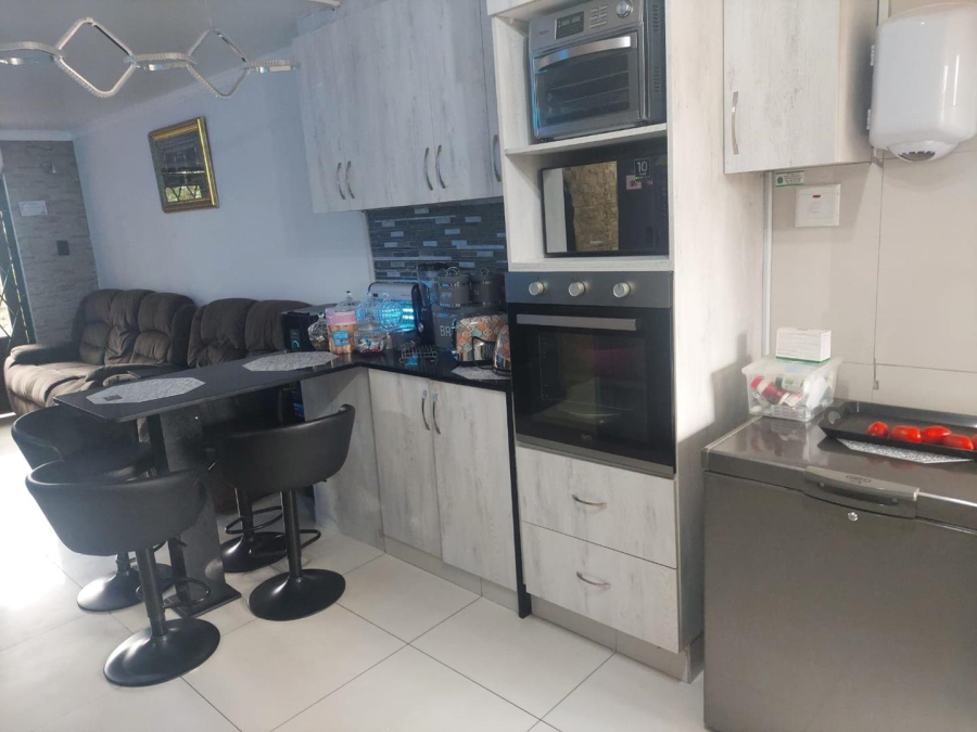 3 Bedroom Property for Sale in Montclair KwaZulu-Natal