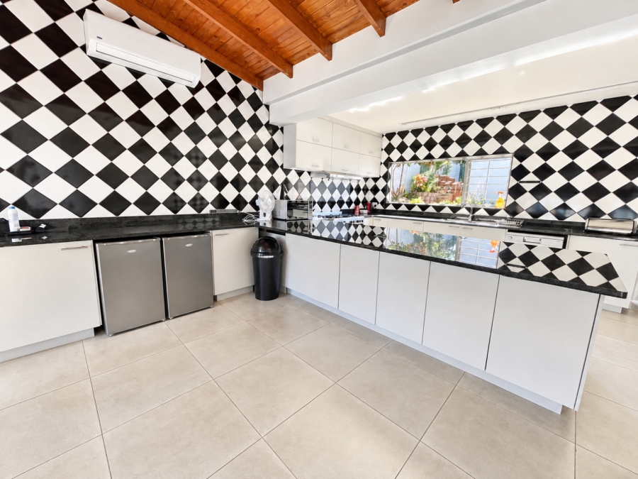 To Let 4 Bedroom Property for Rent in Umhlanga KwaZulu-Natal