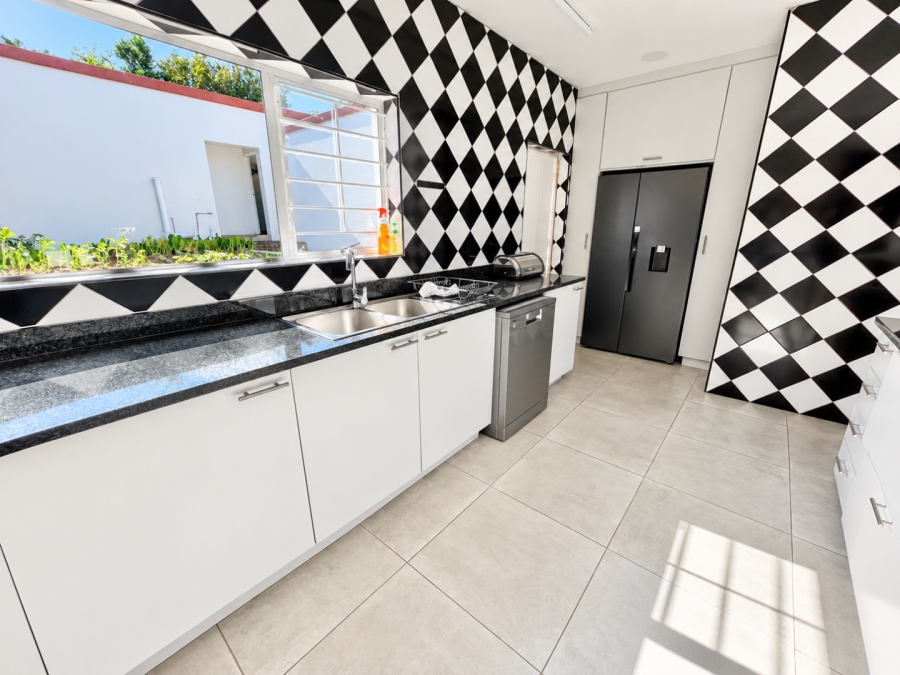 To Let 4 Bedroom Property for Rent in Umhlanga KwaZulu-Natal