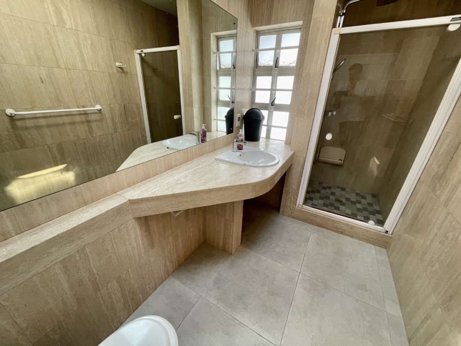 To Let 4 Bedroom Property for Rent in Umhlanga KwaZulu-Natal