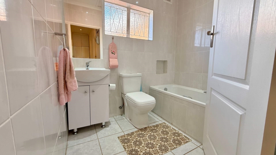 2 Bedroom Property for Sale in Greendale KwaZulu-Natal