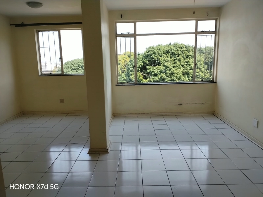 1 Bedroom Property for Sale in Essenwood KwaZulu-Natal