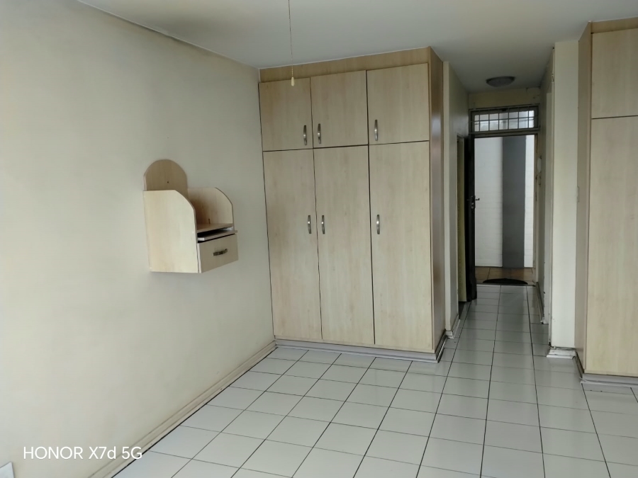 1 Bedroom Property for Sale in Essenwood KwaZulu-Natal