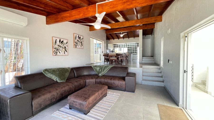 To Let 4 Bedroom Property for Rent in Umhlanga KwaZulu-Natal