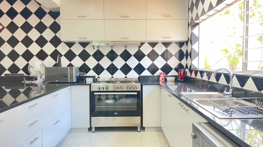 To Let 4 Bedroom Property for Rent in Umhlanga KwaZulu-Natal