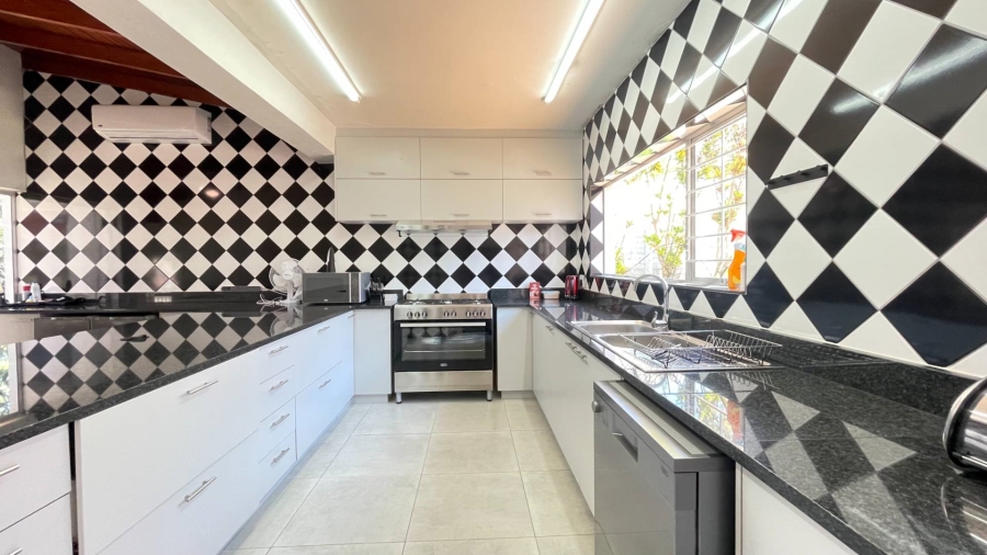 To Let 4 Bedroom Property for Rent in Umhlanga KwaZulu-Natal