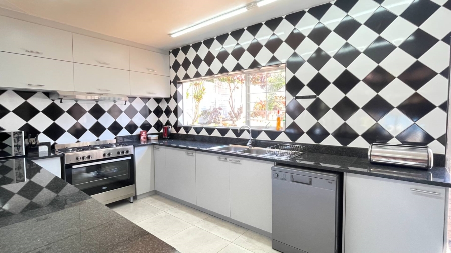 To Let 4 Bedroom Property for Rent in Umhlanga KwaZulu-Natal