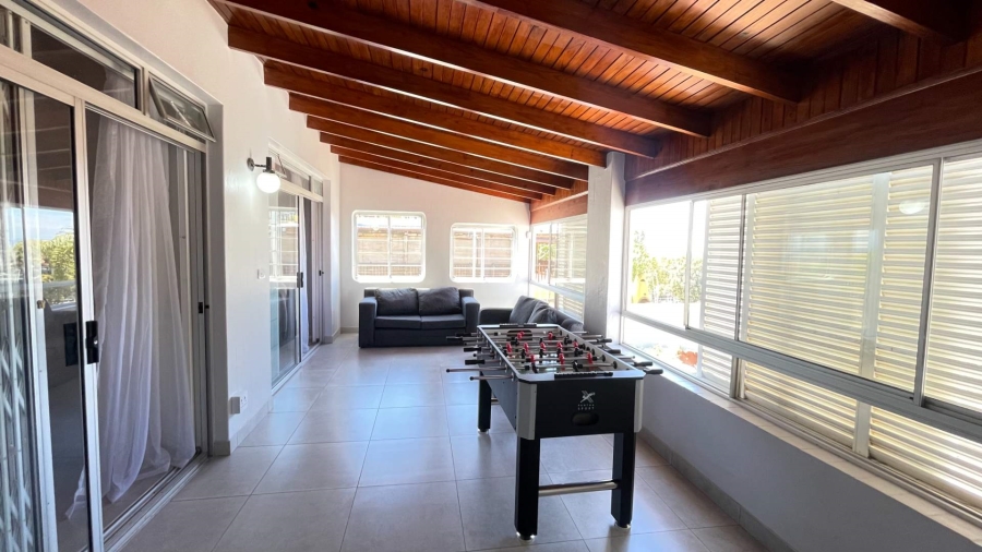 To Let 4 Bedroom Property for Rent in Umhlanga KwaZulu-Natal