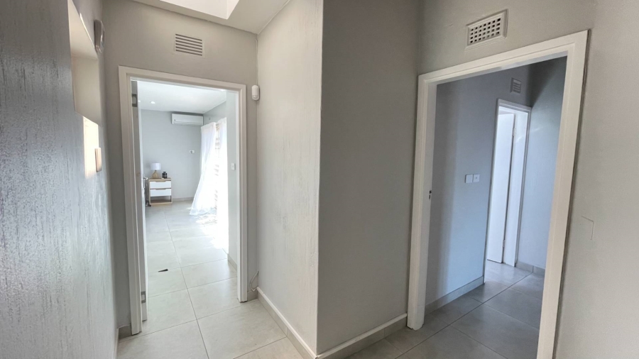 To Let 4 Bedroom Property for Rent in Umhlanga KwaZulu-Natal