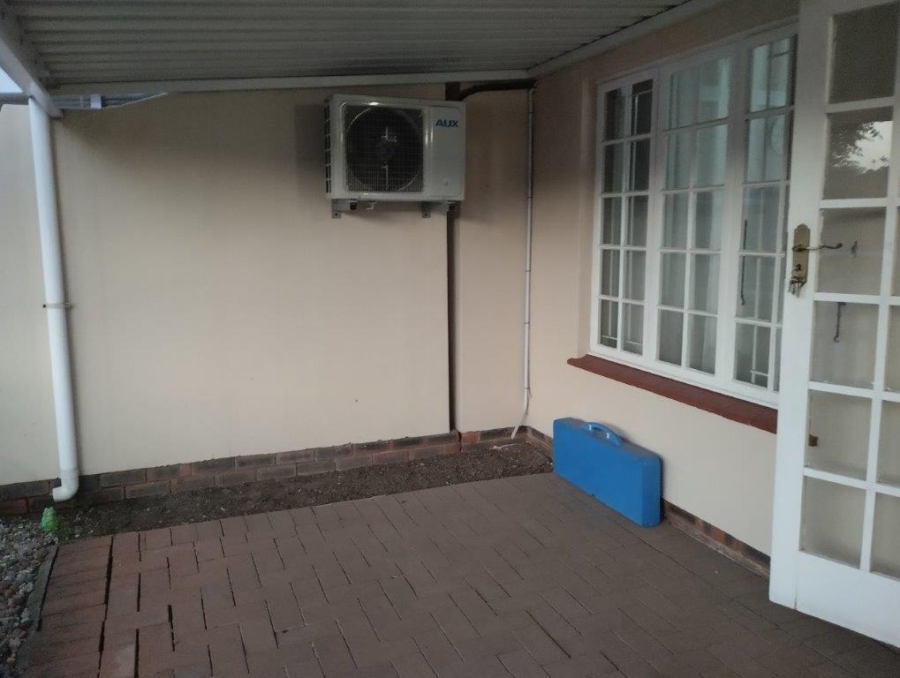 2 Bedroom Property for Sale in Sherwood KwaZulu-Natal