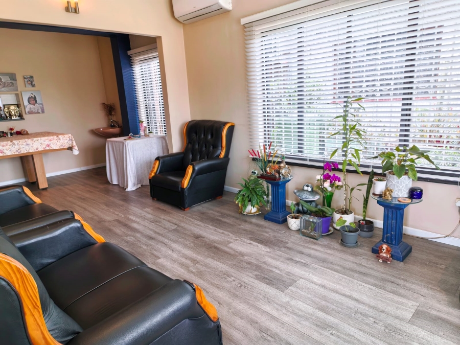 6 Bedroom Property for Sale in Kharwastan KwaZulu-Natal