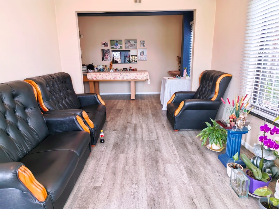 6 Bedroom Property for Sale in Kharwastan KwaZulu-Natal