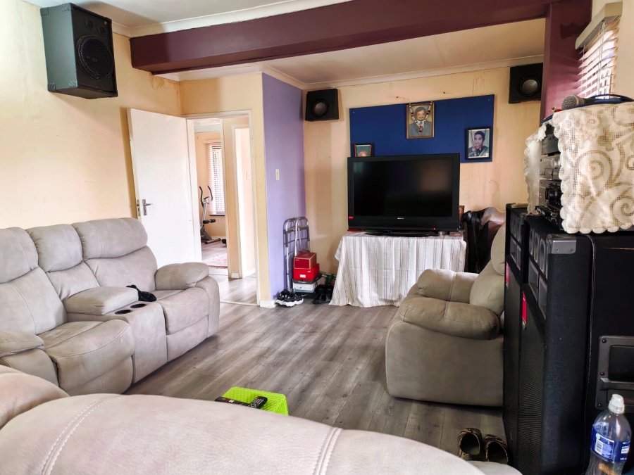 6 Bedroom Property for Sale in Kharwastan KwaZulu-Natal