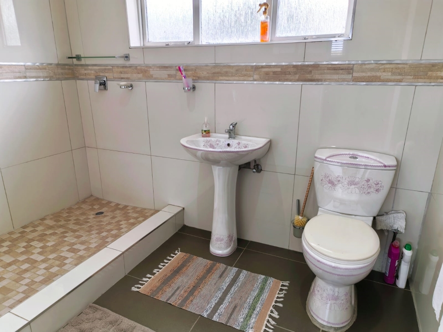 6 Bedroom Property for Sale in Kharwastan KwaZulu-Natal