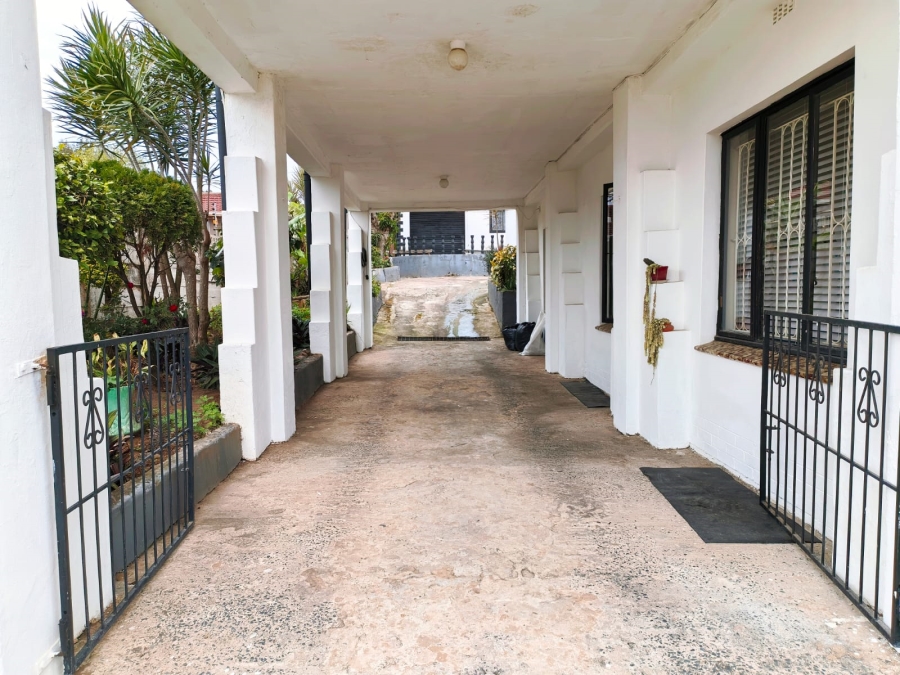 6 Bedroom Property for Sale in Kharwastan KwaZulu-Natal