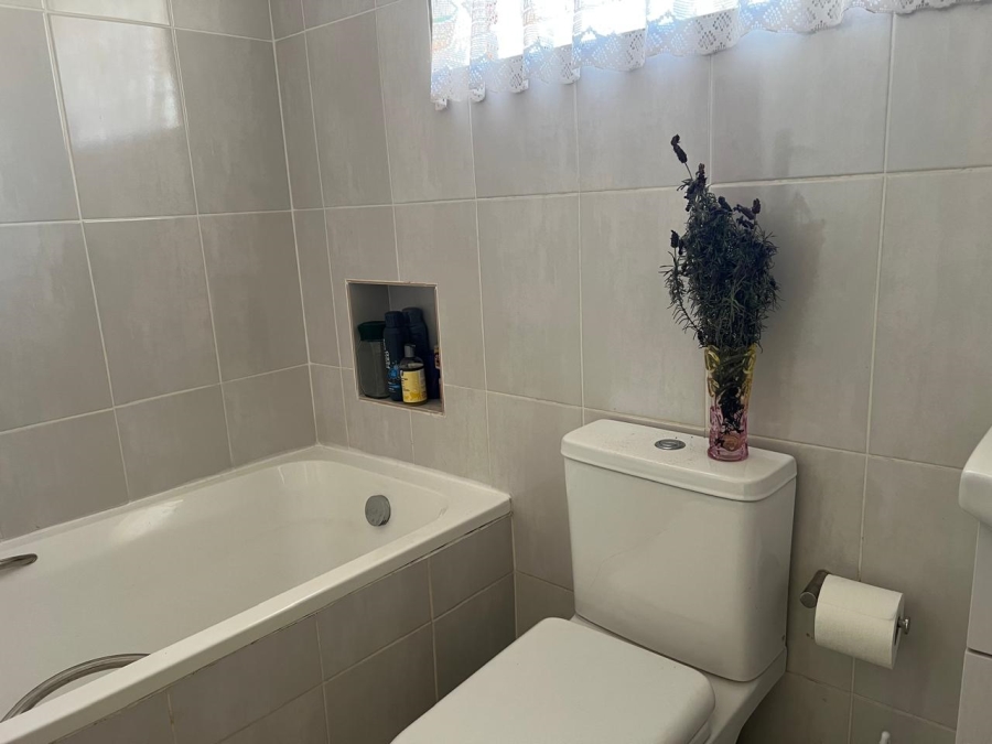 2 Bedroom Property for Sale in Greendale KwaZulu-Natal